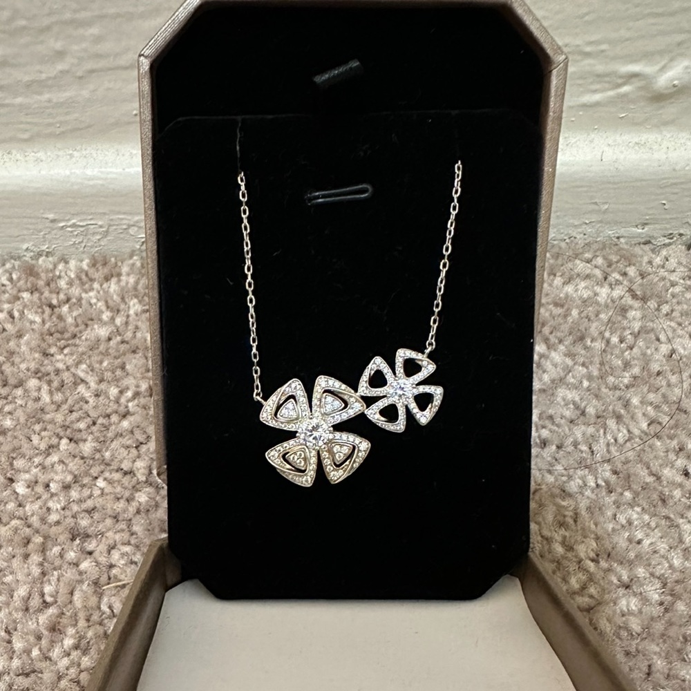 Fashion necklace with Diamond cubic zirconia